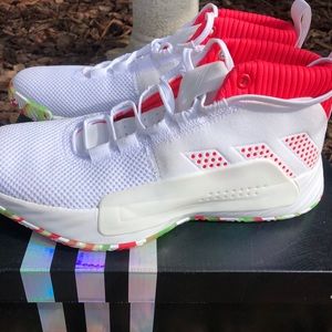 Worn once inside- Adidas Dame 5 US 7